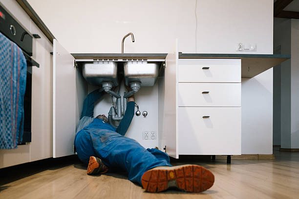Professional Leak Detection technician working in Salem, IL